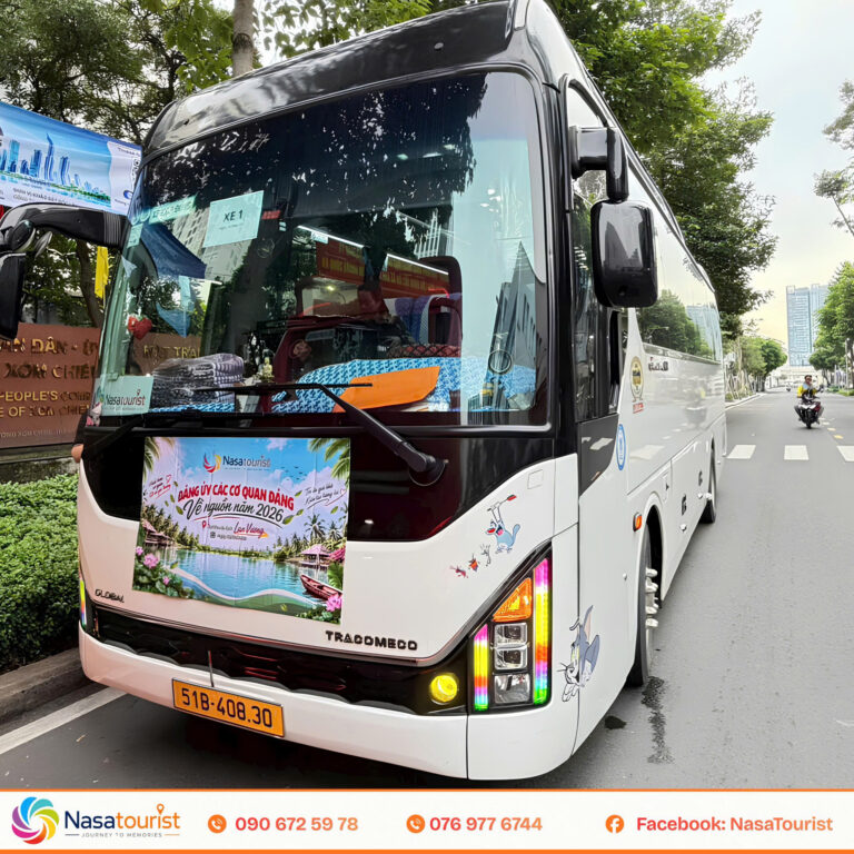 45-seat tourist car serving business groups