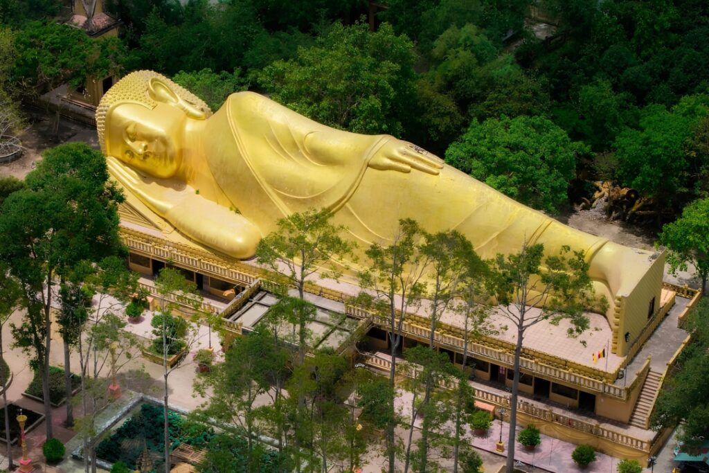 Tượng Phật nằm dài 54m tại chùa Vàm Ray Trà Vinh