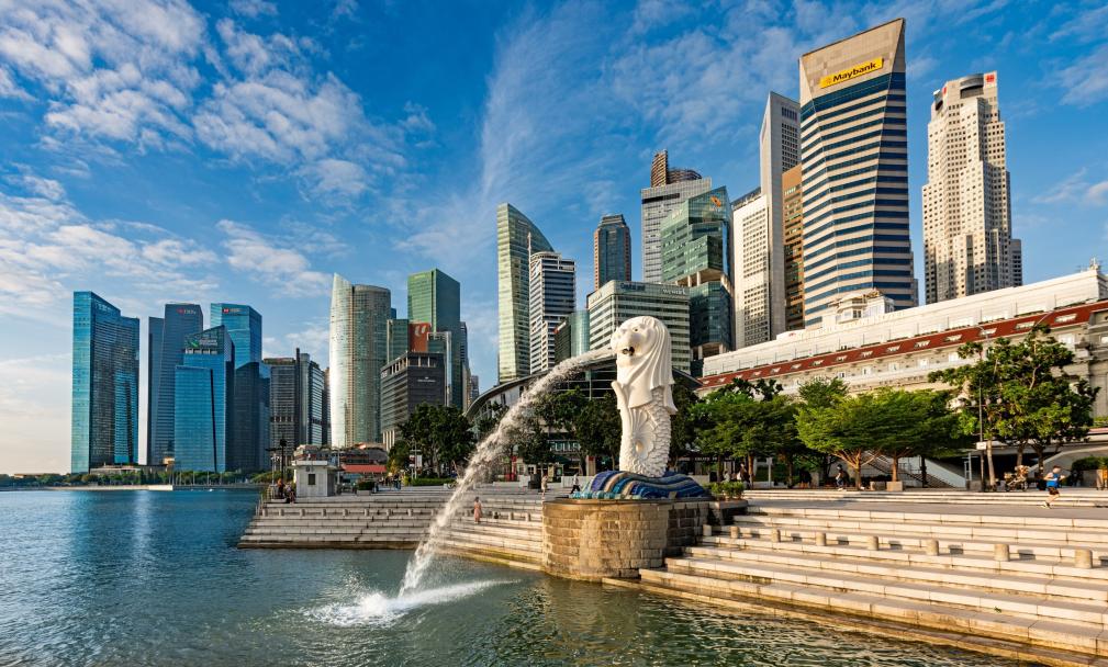 Merlion Park và vịnh Marina Bay tại Singapore