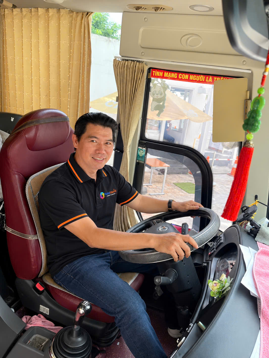 Hình minh họa tài xế và xe du lịch